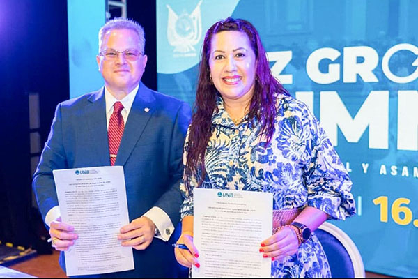 UNIB e o Centro Unido de Detalhistas unem-se para promover a educação empresarial em Porto Rico